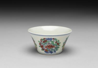 图片[2]-Cup with doucai polychrome decoration of flowers, Ming dynasty, Chenghua reign (1465-1487)-China Archive